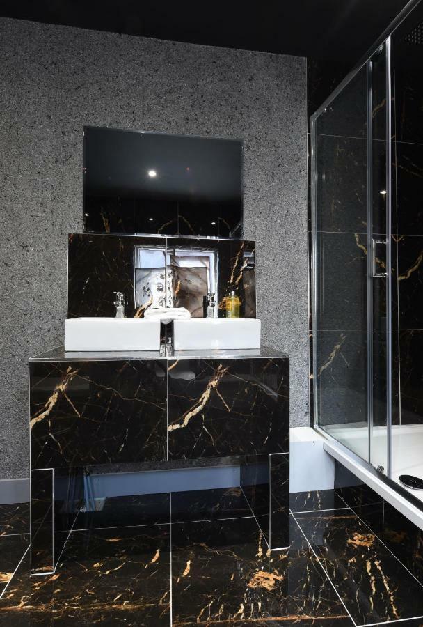 La Jungle Du Swan Apartment Manchester Luaran gambar