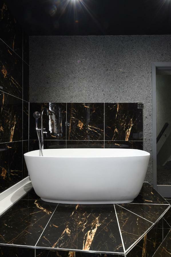 La Jungle Du Swan Apartment Manchester Luaran gambar
